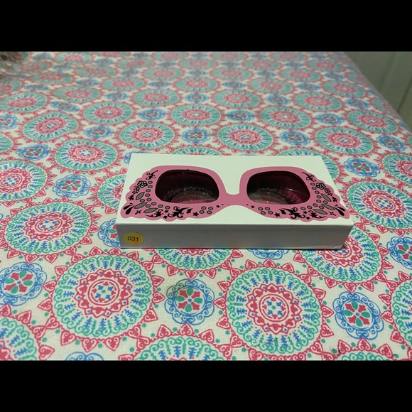 Eyelashes - Picture 3 of 5